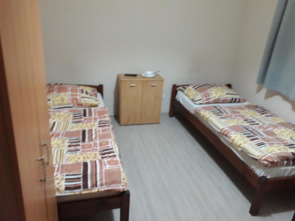 Noclegi Pod Kasztanami Marki  Dış mekan fotoğraf
